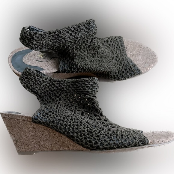 Nina Originals “Nevaeh” Crochet Shootie sz 7 …wedge cork heel - Picture 2 of 5